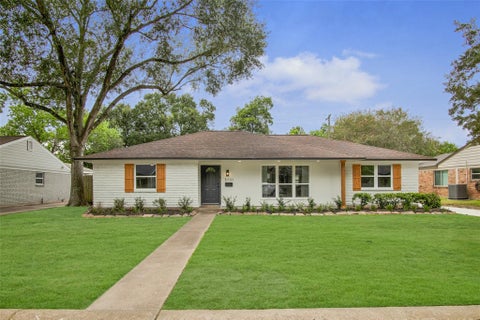 Photo of 5731 Creekbend Drive, Houston, TX 77096 (MLS # 79523968)