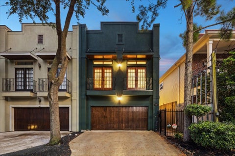 Photo of 636 E 6th 1/2 Street, Houston, TX 77007 (MLS # 31091642)