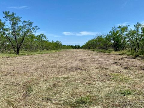 Photo of 1127 Limestone County Road 607, Groesbeck, TX 76642 (MLS # 22239960) Photo of 1127 Limestone County Road 607, Groesbeck, TX 76642 (MLS # 22239960)