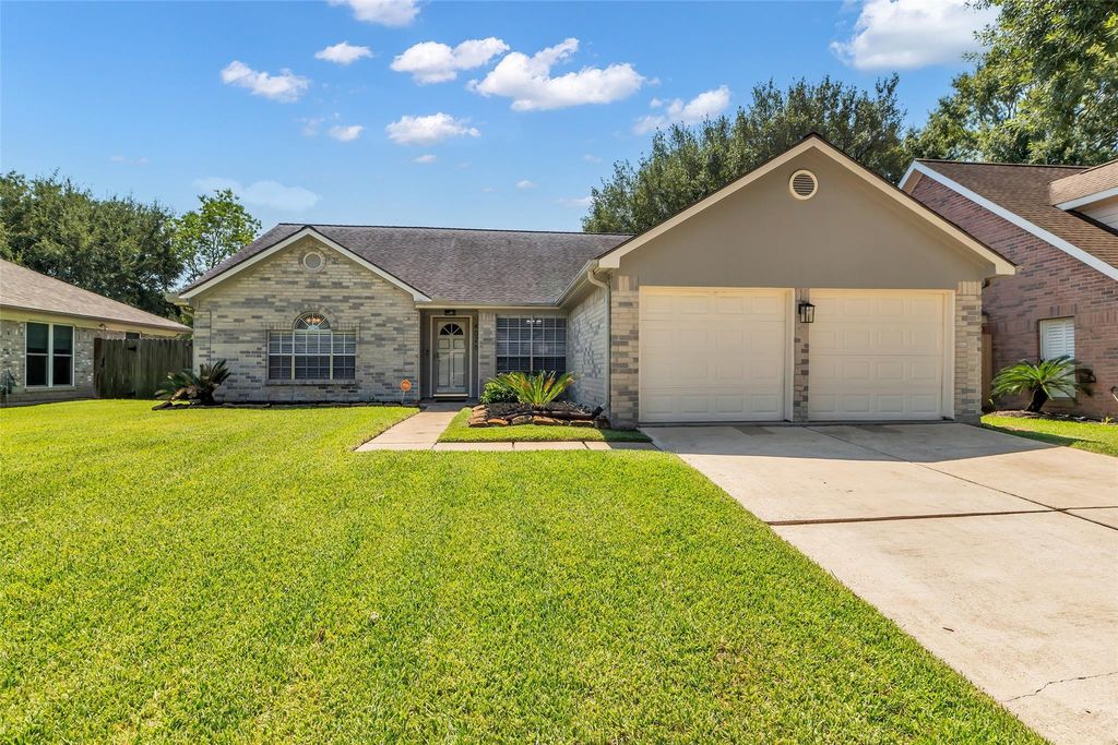 Photo of 4026 Bentley Drive, Pearland, TX 77584 (MLS # 71485844)