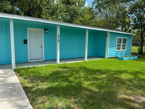 Photo of 619 Avenue B, La Marque, TX 77568 (MLS # 49560808)