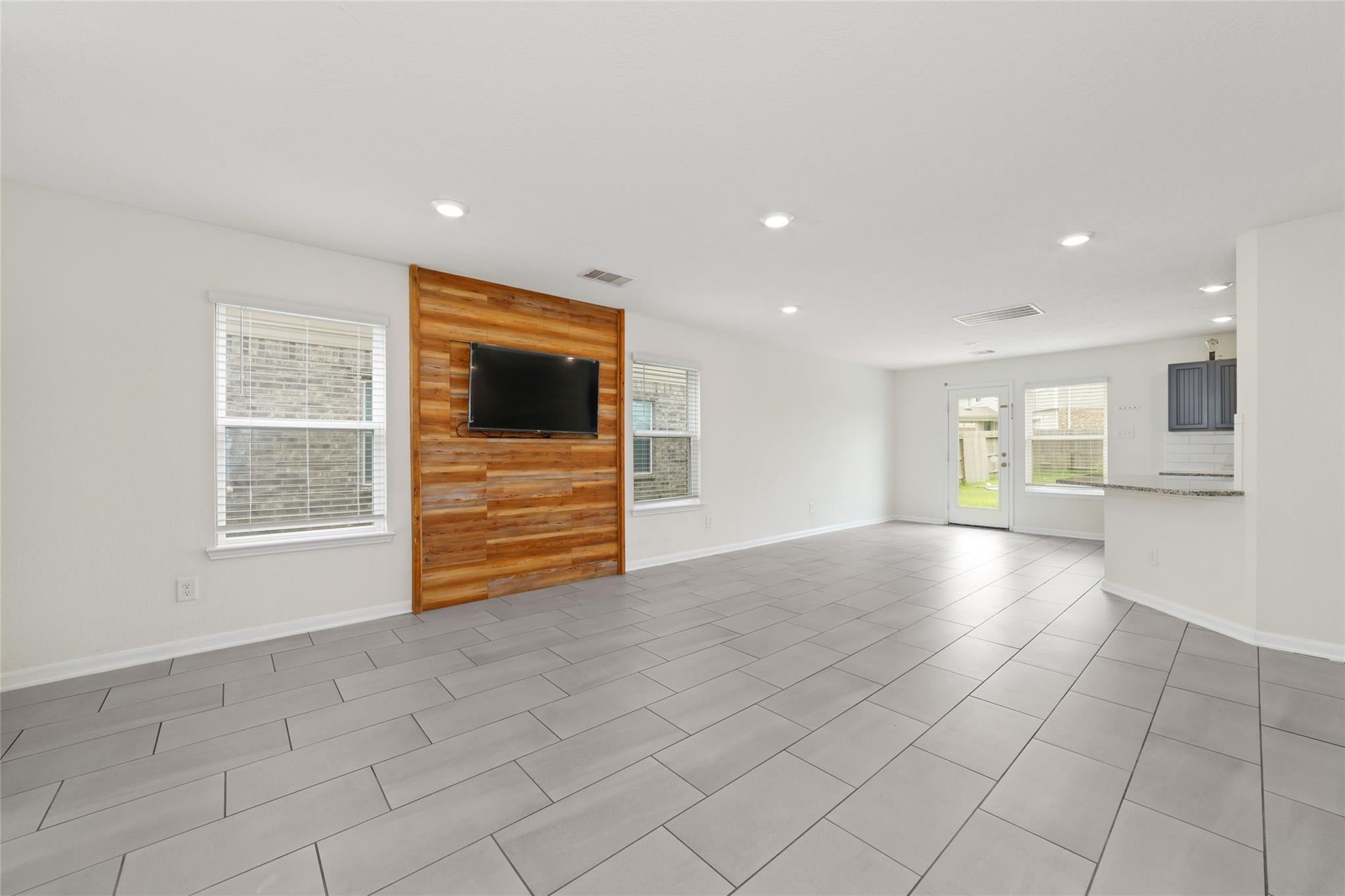 5319 Rose Trellis Street