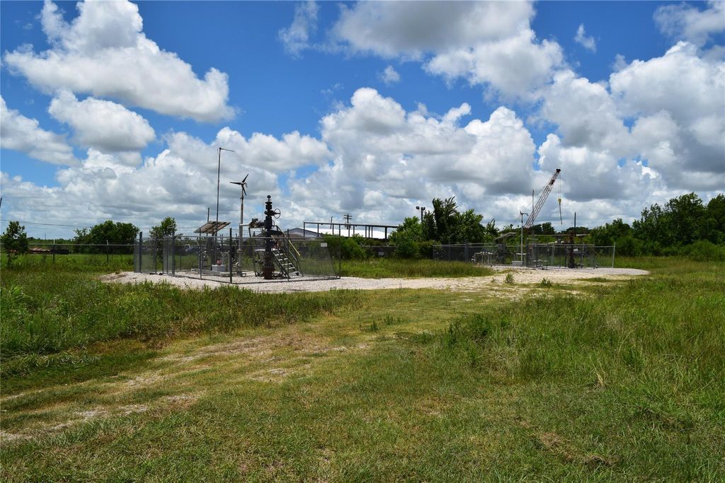 Photo of 5350 N Highway 35, Pearland, TX 77511 (MLS # 80662532)