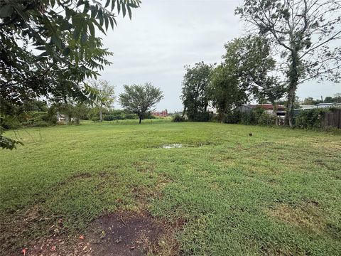 Photo of 206 N 10th Street, Richmond, TX 77469 (MLS # 26097817)