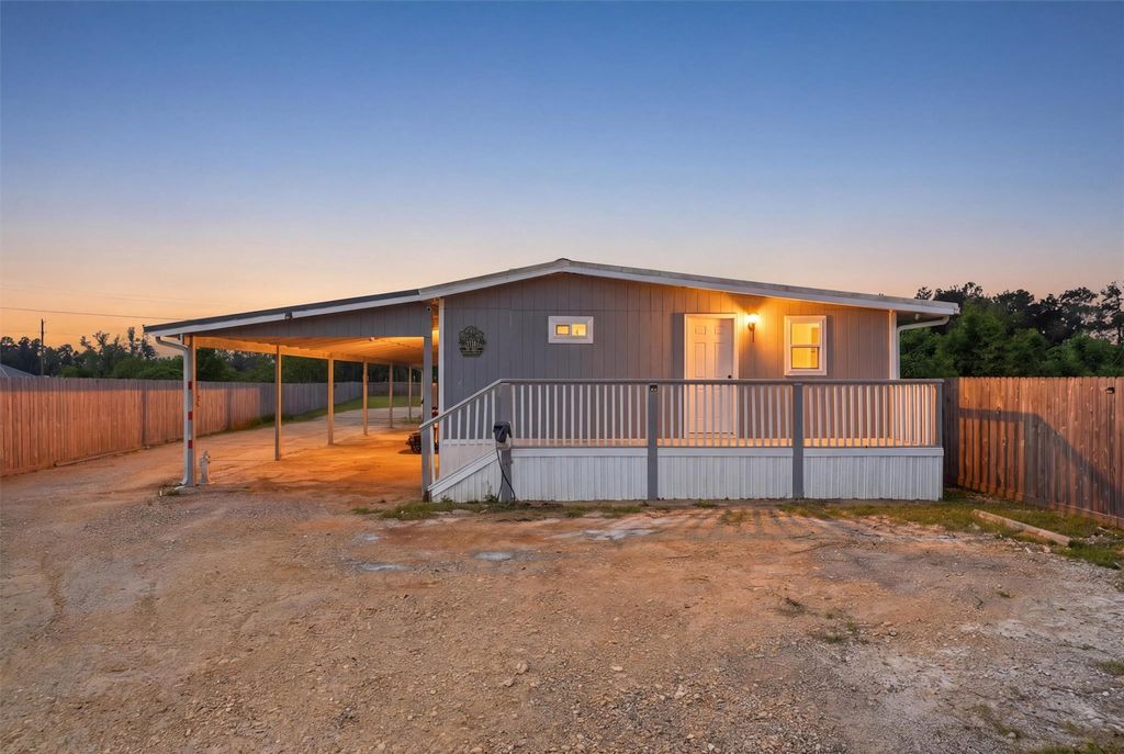 Photo of 1114 Road 5601, Cleveland, TX 77327 (MLS # 95873267)