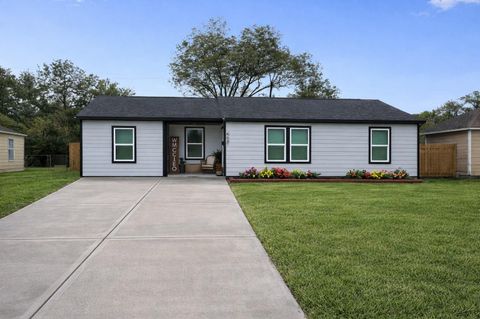 Photo of 4231 Hartsville Road, Houston, TX 77047 (MLS # 87958652)