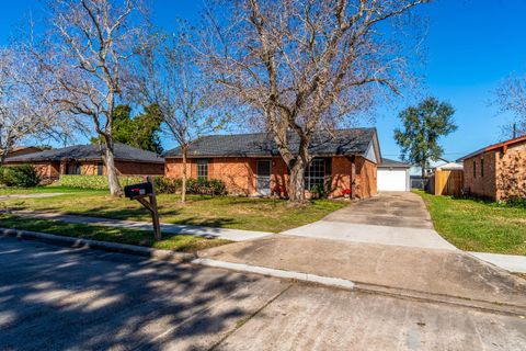 Photo of 213 Bastrop Street, Angleton, TX 77515 (MLS # 46171661)