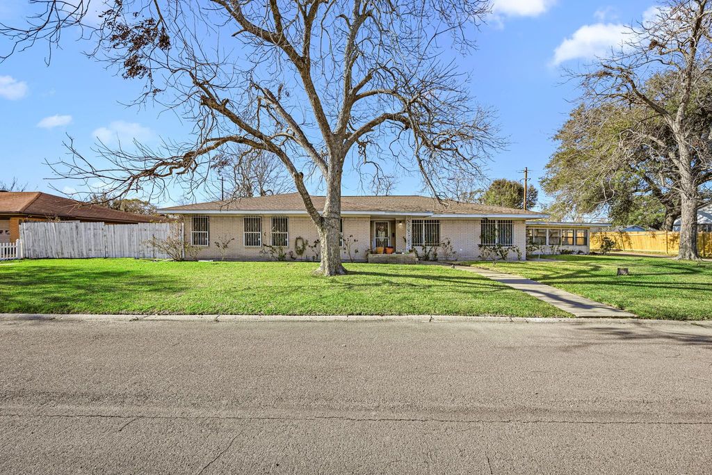 Photo of 2109 Britton Street, Baytown, TX 77520 (MLS # 52279363)