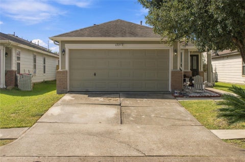 Photo of 6515 Green Pear Lane, Houston, TX 77049 (MLS # 9932147)