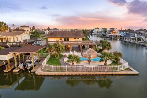 Photo of 16642 Bermuda Way Way, Jamaica Beach, TX 77554 (MLS # 66841470)