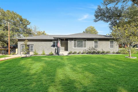 1403 S Chappell Hill Street Brenham TX 77833