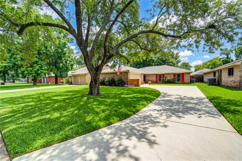 Photo of 17559 S Compass Rose Circle Circle, Crosby, TX 77532 (MLS # 86746308)