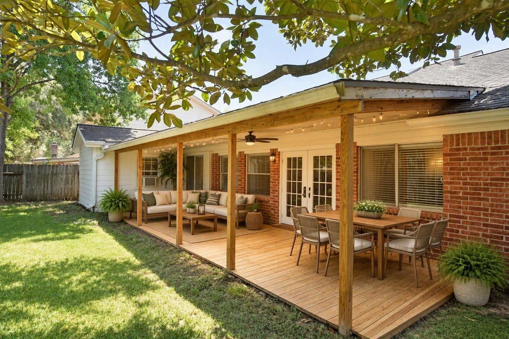 Photo of 2035 Shorewood Lane, Sugar Land, TX 77479 (MLS # 61169294)
