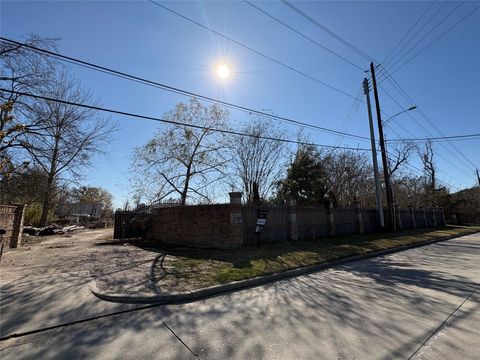 Photo of 1227 W Little York Road, Houston, TX 77091 (MLS # 23179942)