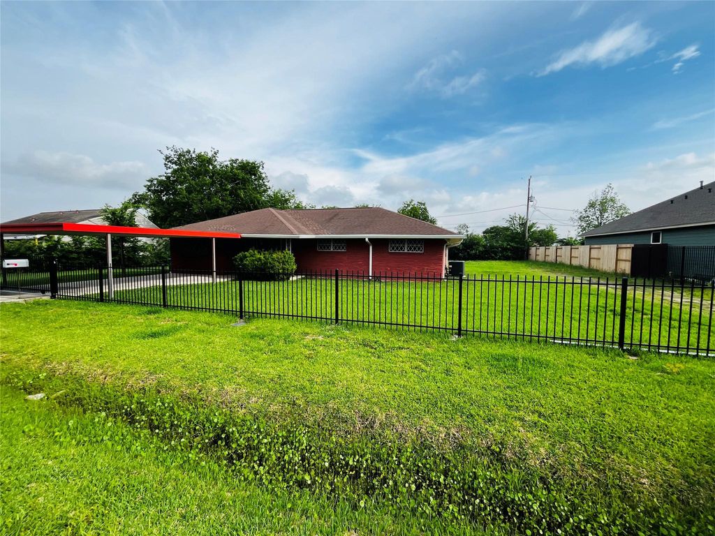 Photo of 13421 Utica Street, Houston, TX 77015 (MLS # 47103474)