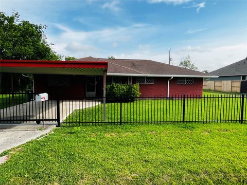 Photo of 13421 Utica Street, Houston, TX 77015 (MLS # 47103474)