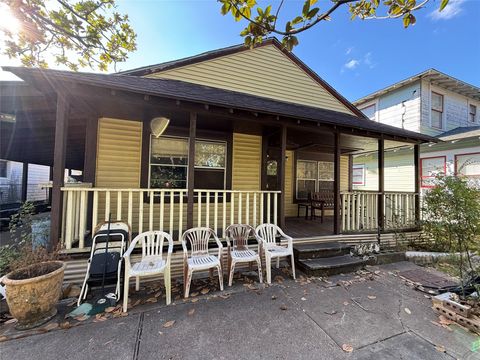 Photo of 805 Walton Street, Houston, TX 77009 (MLS # 96597058) Photo of 805 Walton Street, Houston, TX 77009 (MLS # 96597058)