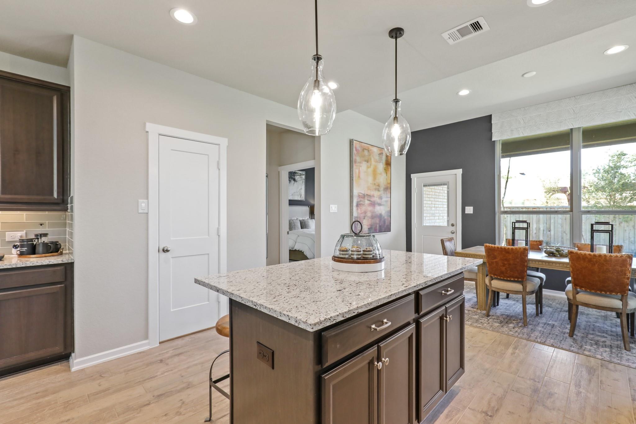 2307 Garden Arbor