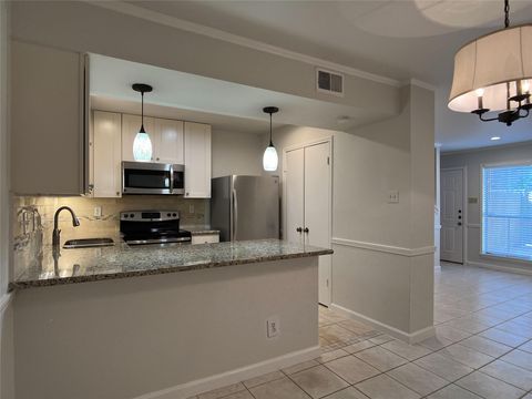 Photo of 1601 S Shepherd Drive #25, Houston, TX 77019 (MLS # 43215349)