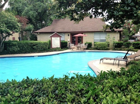 Photo of 2120 El Paseo Street #1304, Houston, TX 77054 (MLS # 37159246)