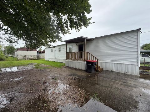 Mobile Home For Rent - 14126 Waxahachie Street<br/> Harris County, Houston, TX 77015