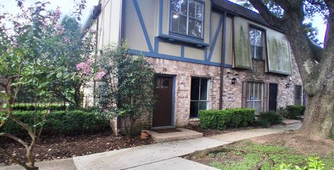 Photo of 14703 Barryknoll Lane #26, Houston, TX 77079 (MLS # 17588290)