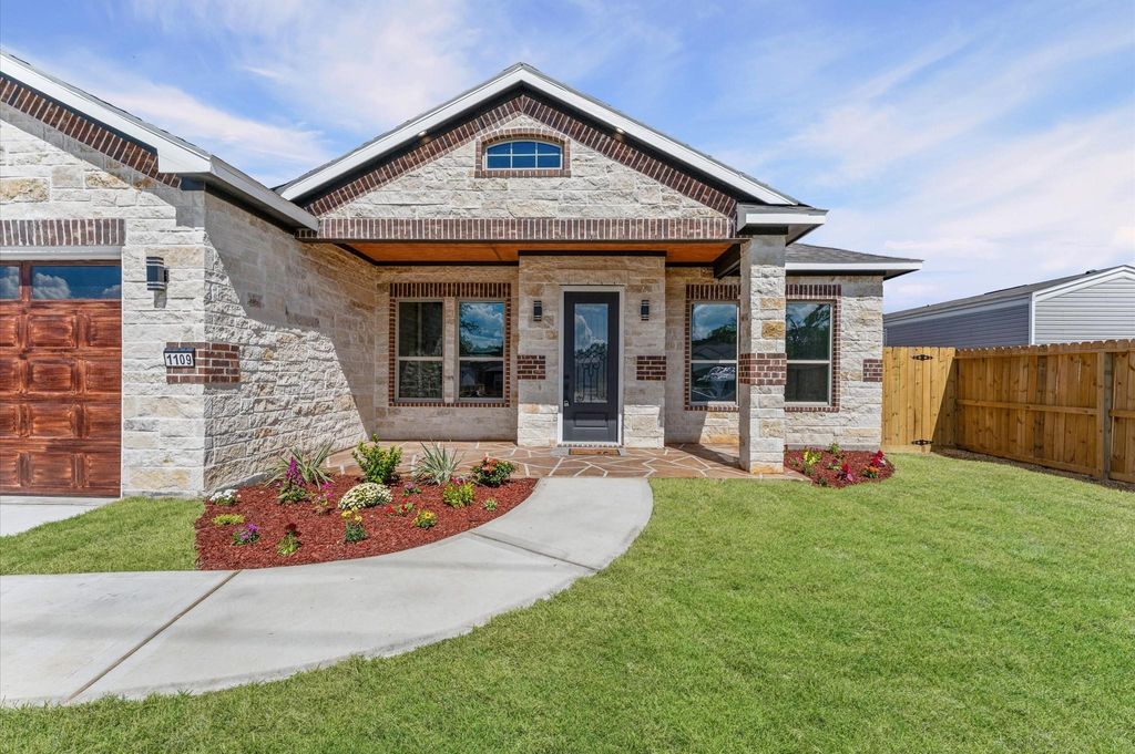 Photo of 1109 Long Leaf Pine Street, Huffman, TX 77336 (MLS # 84490988)