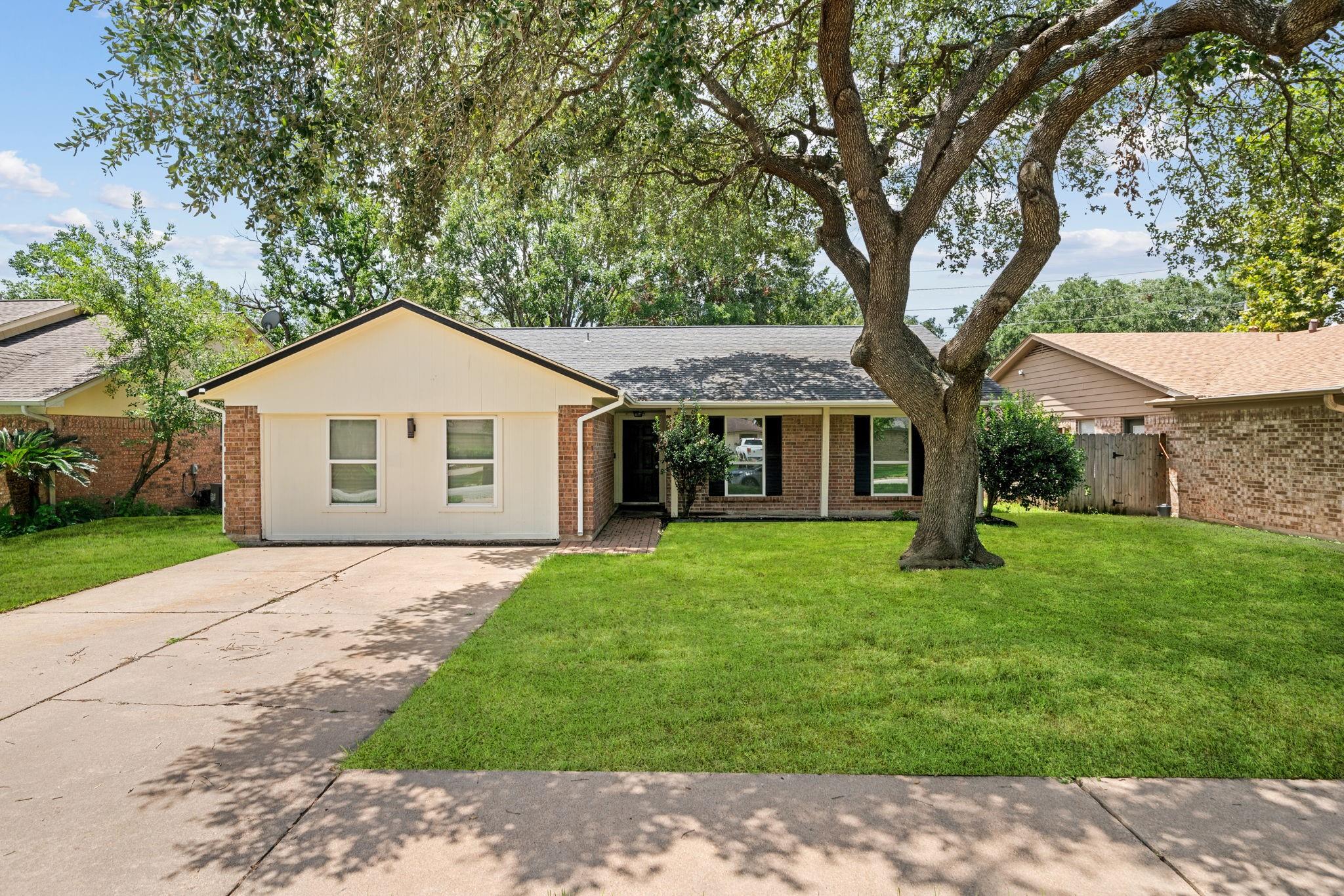 2523 Village Oak Drive