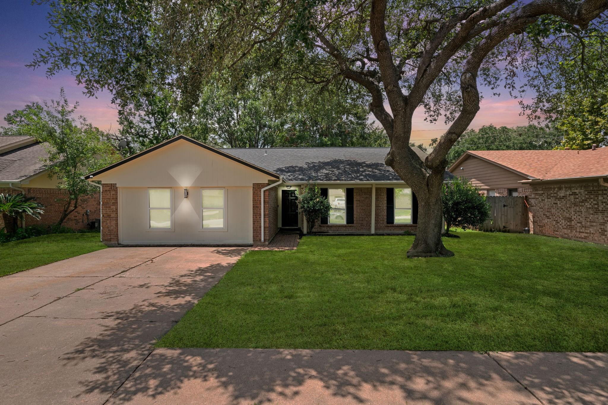 2523 Village Oak Drive