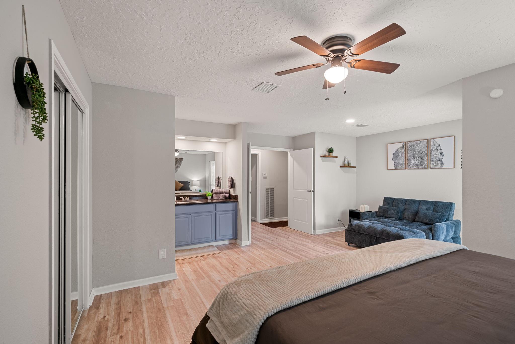 2523 Village Oak Drive