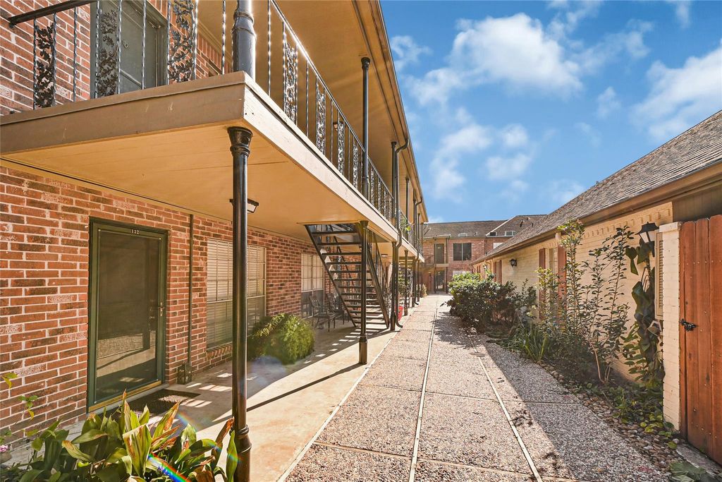 Photo of 11550 Chimney Rock Road #232, Houston, TX 77035 (MLS # 90431768)