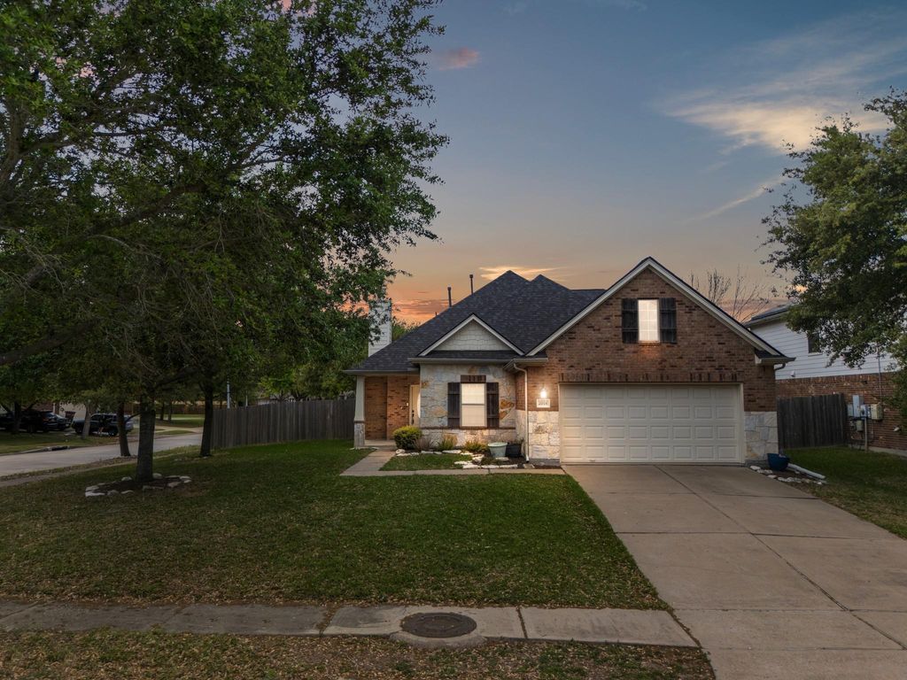 Photo of 2018 Knoll Oak Lane, Richmond, TX 77469 (MLS # 98960553)
