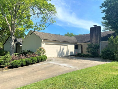 Photo of 11807 Poplar Creek Drive, Houston, TX 77077 (MLS # 97782805)