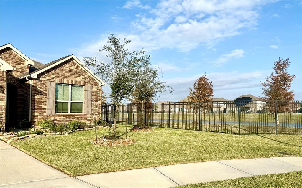 Photo of 141 Eliana Shores Drive, Katy, TX 77493 (MLS # 11114343)