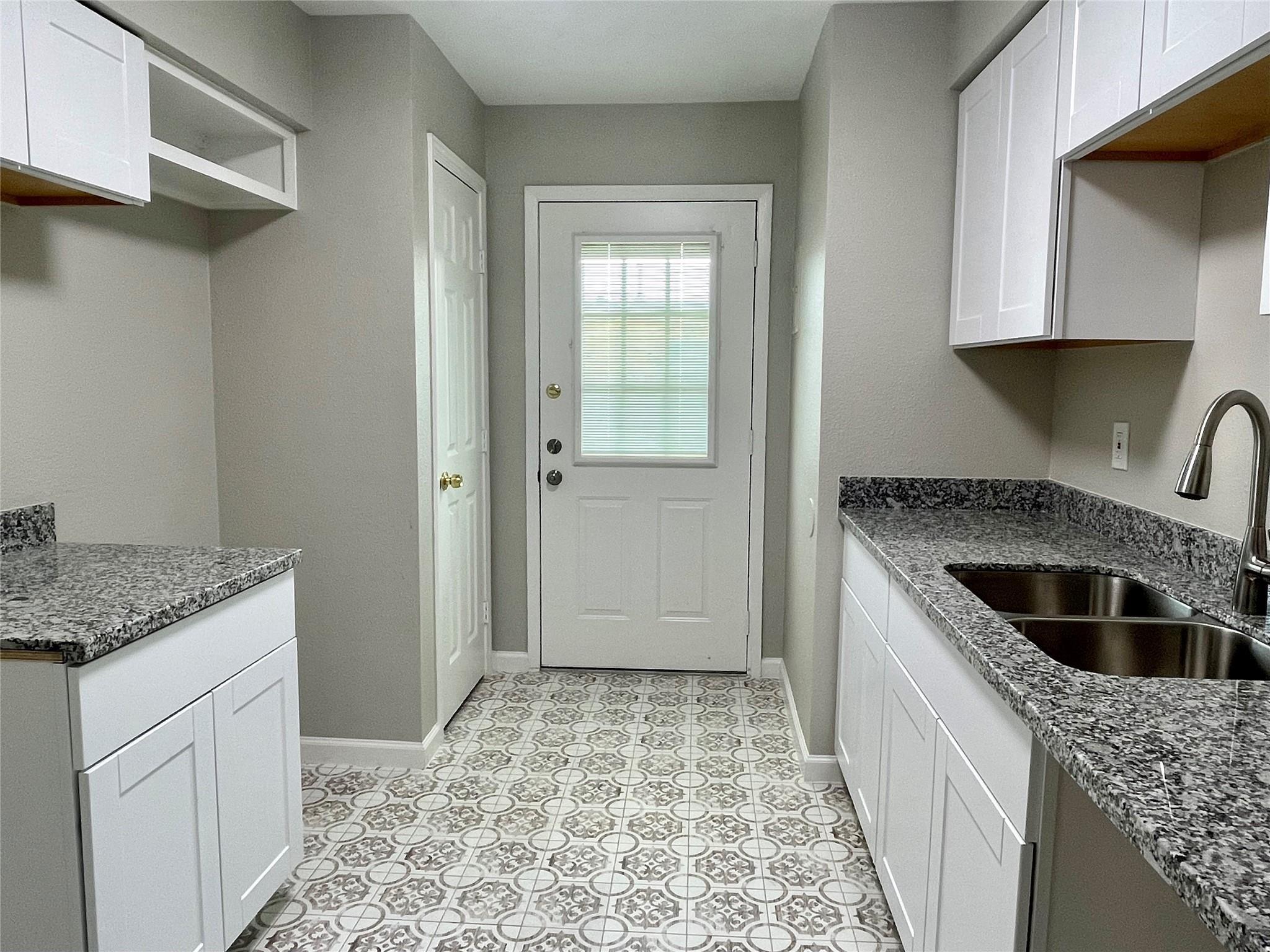 1914 Larrabee Street 7