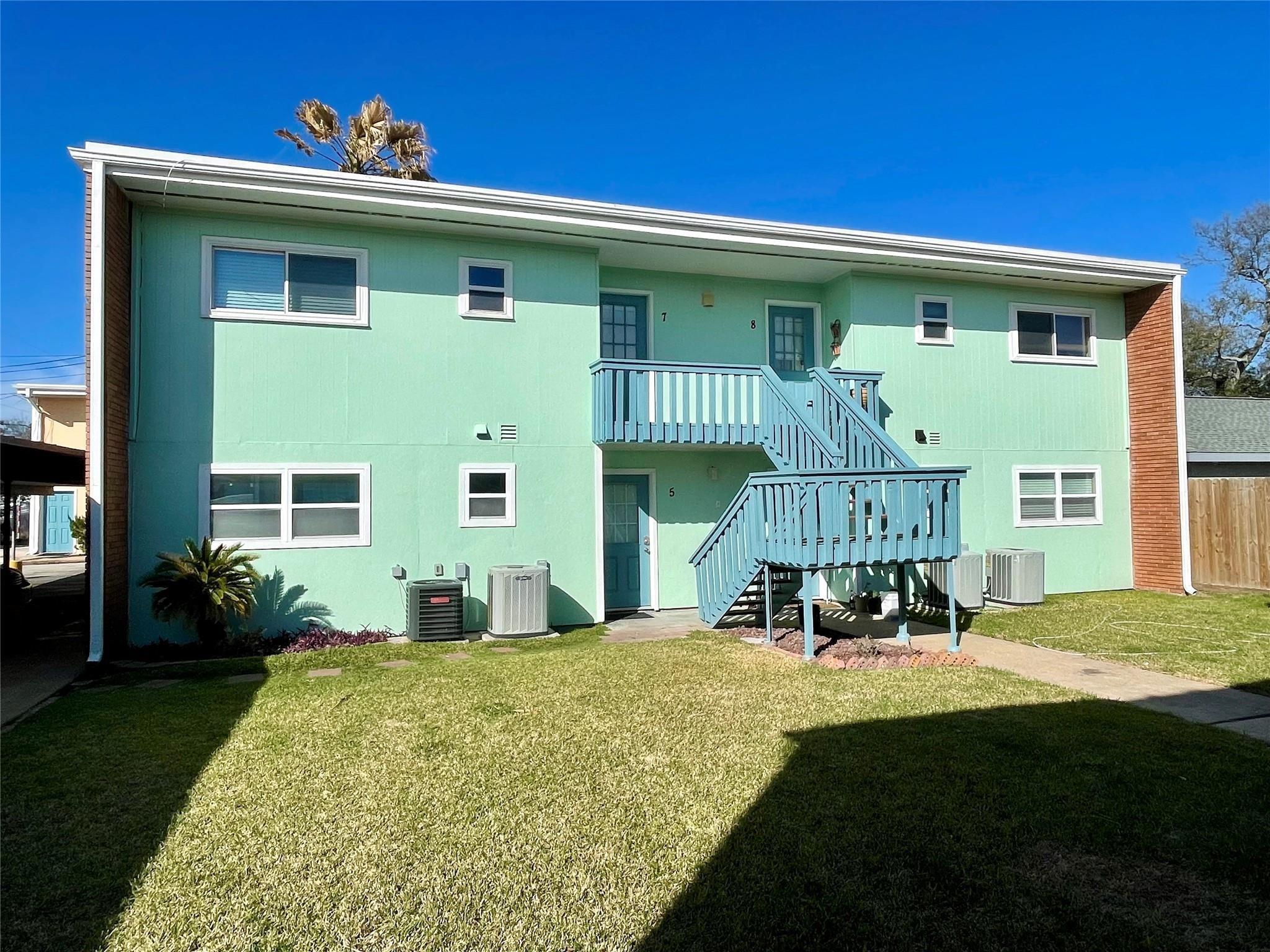 1914 Larrabee Street 7