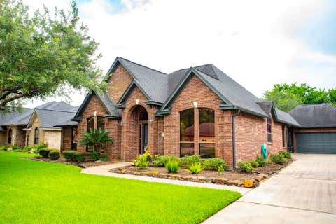 Homes For Sale - 105 Indian Paintbrush<br/> Lake Jackson, TX 77566