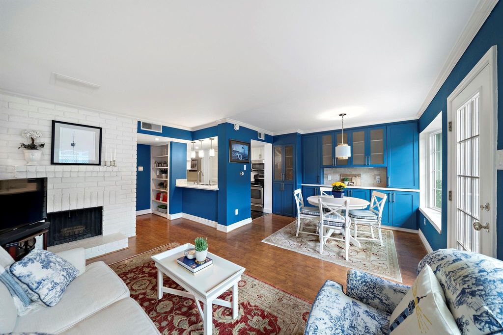 Photo of 8944 Chatsworth Drive, Houston, TX 77024 (MLS # 69610590)