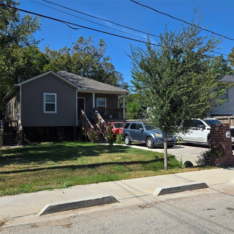 Photo of 11821 Cardiff Road, Houston, TX 77076 (MLS # 61264410)