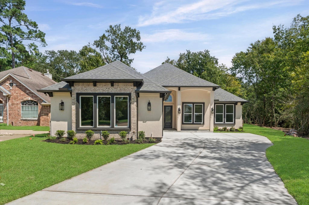 Photo of 40 Stanford Court, Montgomery, TX 77356 (MLS # 84489219)