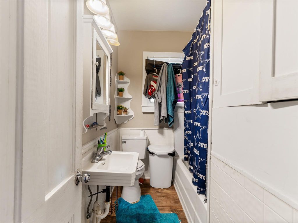 Photo of 2409 13th ST, Bay City, TX 77414 (MLS # 90900781)