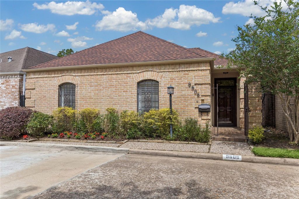 Photo of 9608 Bayou Brook Street, Houston, TX 77063 (MLS # 14343116)