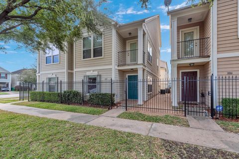 Photo of 3018 Palmer Street, Houston, TX 77003 (MLS # 81696416) Photo of 3018 Palmer Street, Houston, TX 77003 (MLS # 81696416)