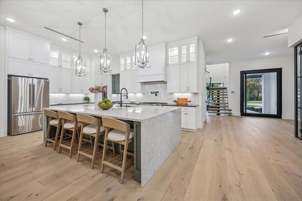 Photo of 431 W 30th Street, Houston, TX 77018 (MLS # 268569)