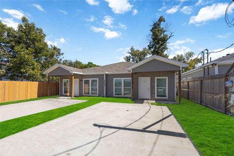 Photo of 2708 Sam Wilson Street, Houston, TX 77020 (MLS # 96776157)