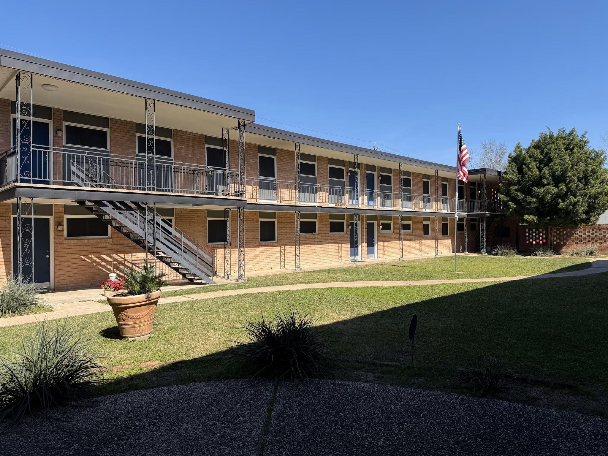 9733 Neuens Road 10