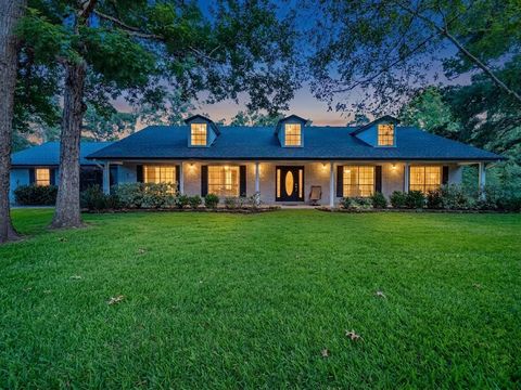 Photo of 9644 Fosters Bend, Cleveland, TX 77328 (MLS # 60450637)