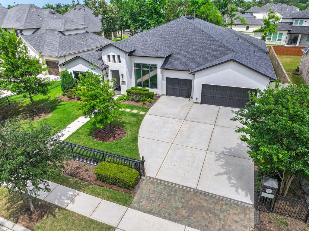 Photo of 10561 Lake Palmetto Drive, Conroe, TX 77385 (MLS # 32585610)