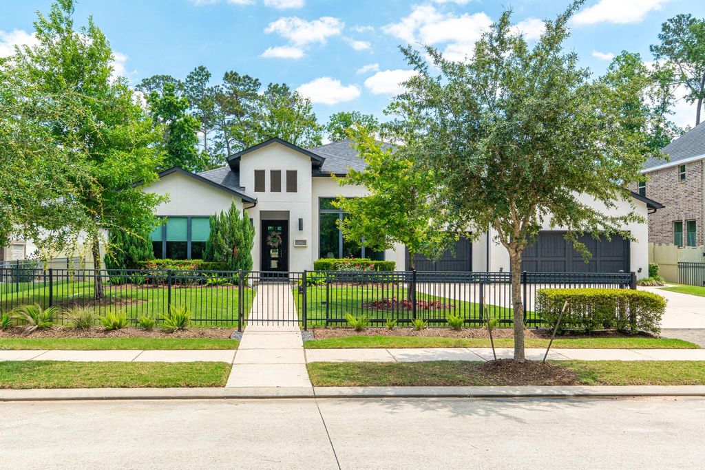 Photo of 10561 Lake Palmetto Drive, Conroe, TX 77385 (MLS # 32585610)