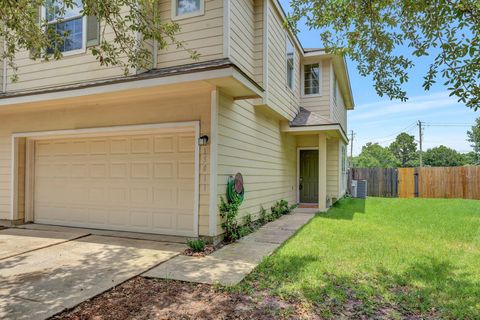 Photo of 13011 Peppergate Lane, Houston, TX 77044 (MLS # 73028491)